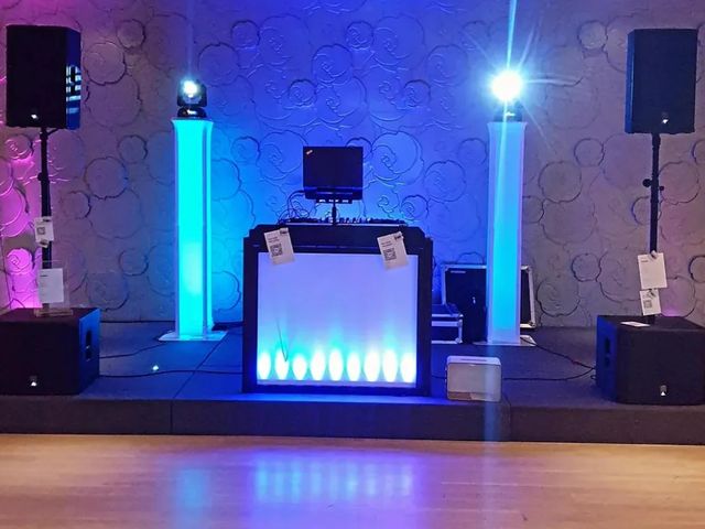 DJ oder z modro osvetlitvijo v hotelu Bled Rose
