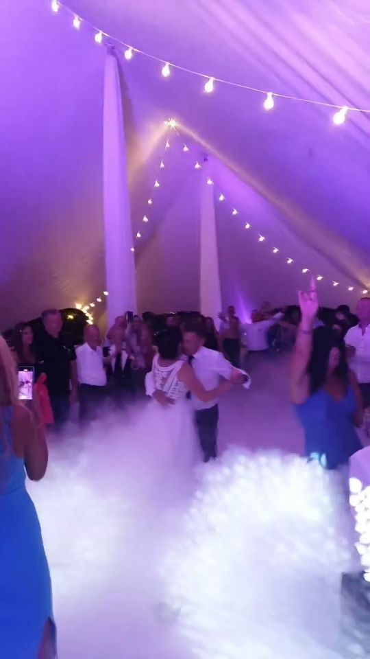Talna megla na poročnem plesu (video)