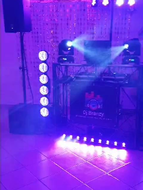 DJ oder z osvetlitvijo na rojstnodnevni zabavi (video)